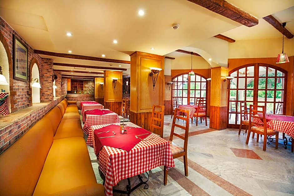 Pyramisa Luxor Hotel and Suites