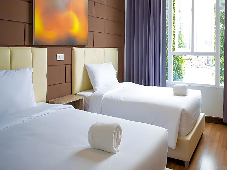 The Zell Budget Hotel Buriam