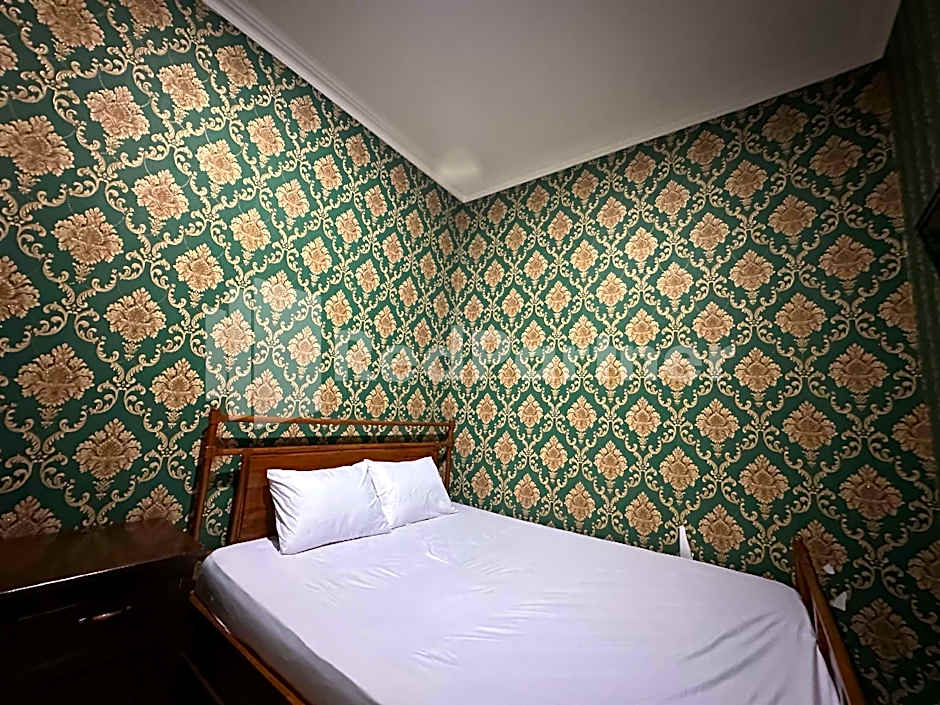 Salim Living RedPartner