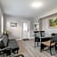 Beautiful renovated home 3 mins drive to Fall