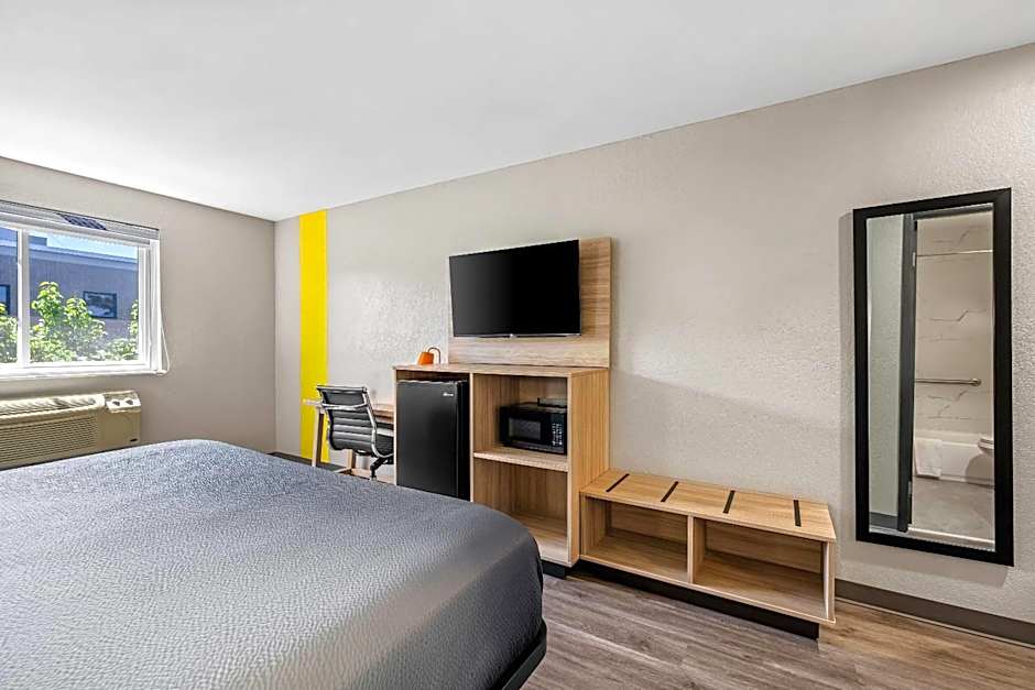 Super 8 by Wyndham Lewiston Auburn Area