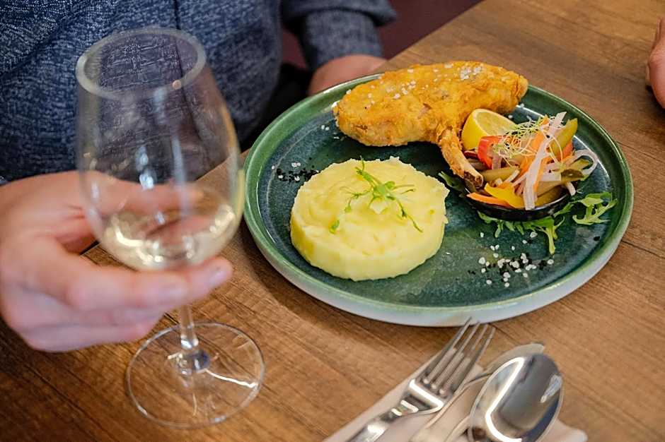 Barka Galéria Hotel és Étterem