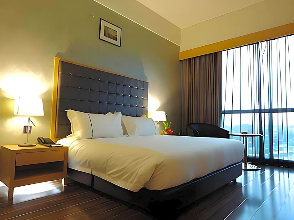 Symphony Suites Hotel
