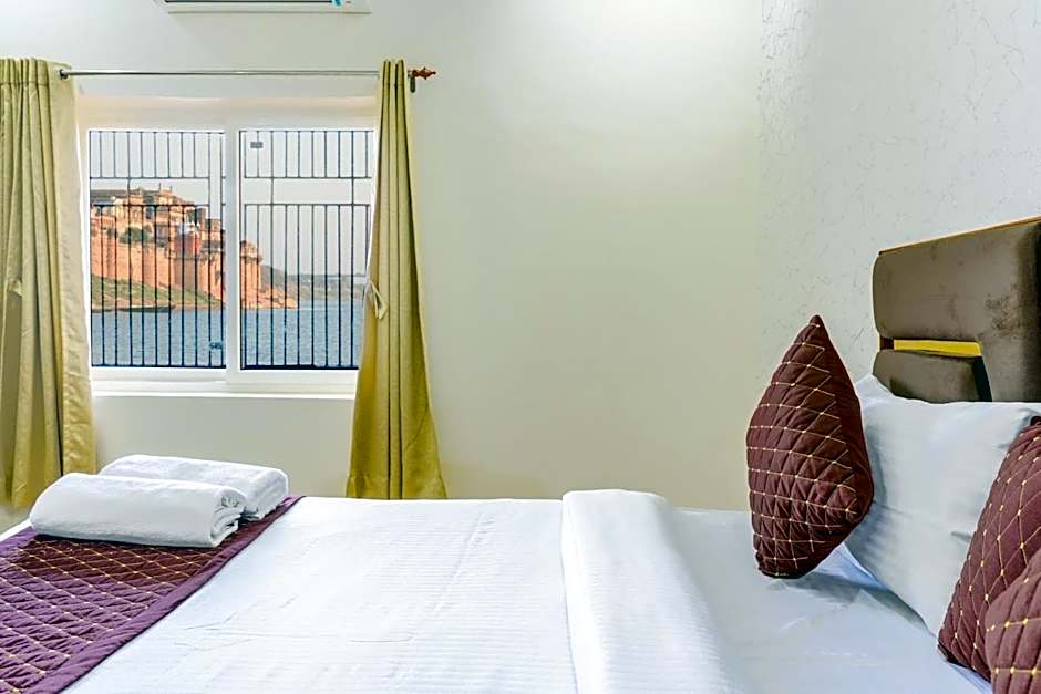 Goroomgo Ganges Place Varanasi Near Assi Ghat