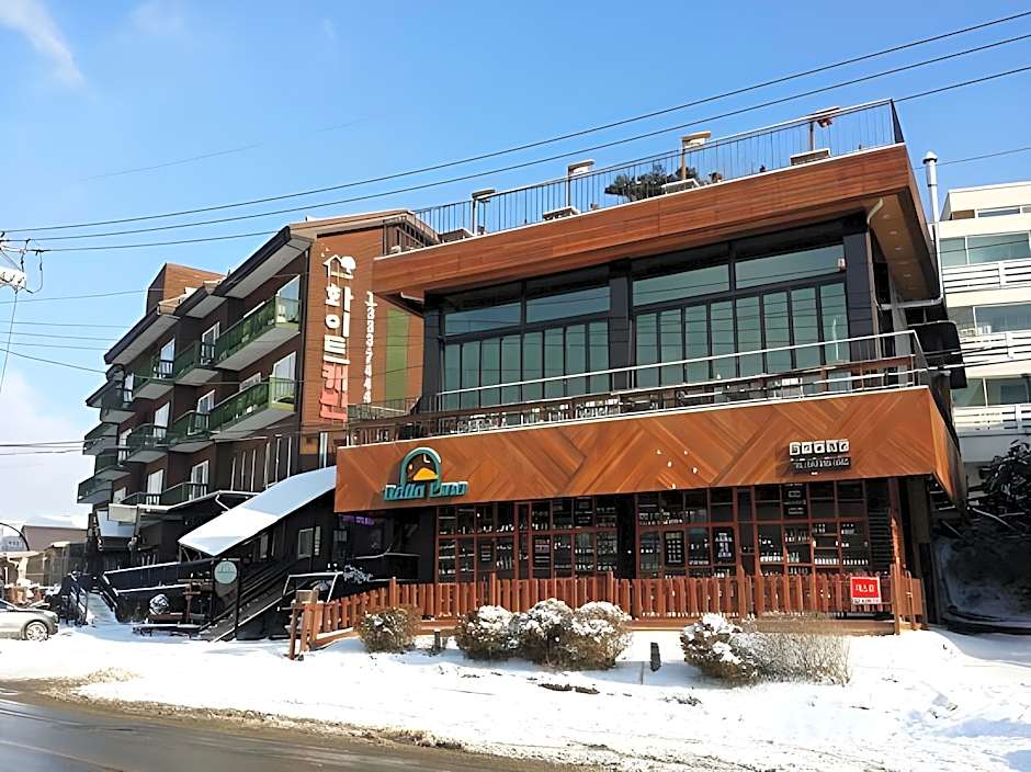Goodstay White Cabin Pension