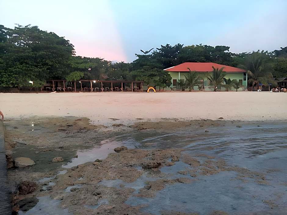 Photo 1 of 5 of Magic's Place Beach Resort