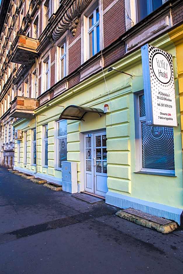 FlyFly Hostel