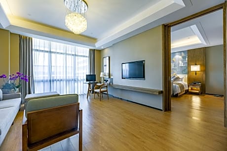 Senior Suite, Suite, 1 King