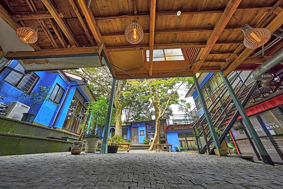 泊まれる廃墟 ぐんじょう