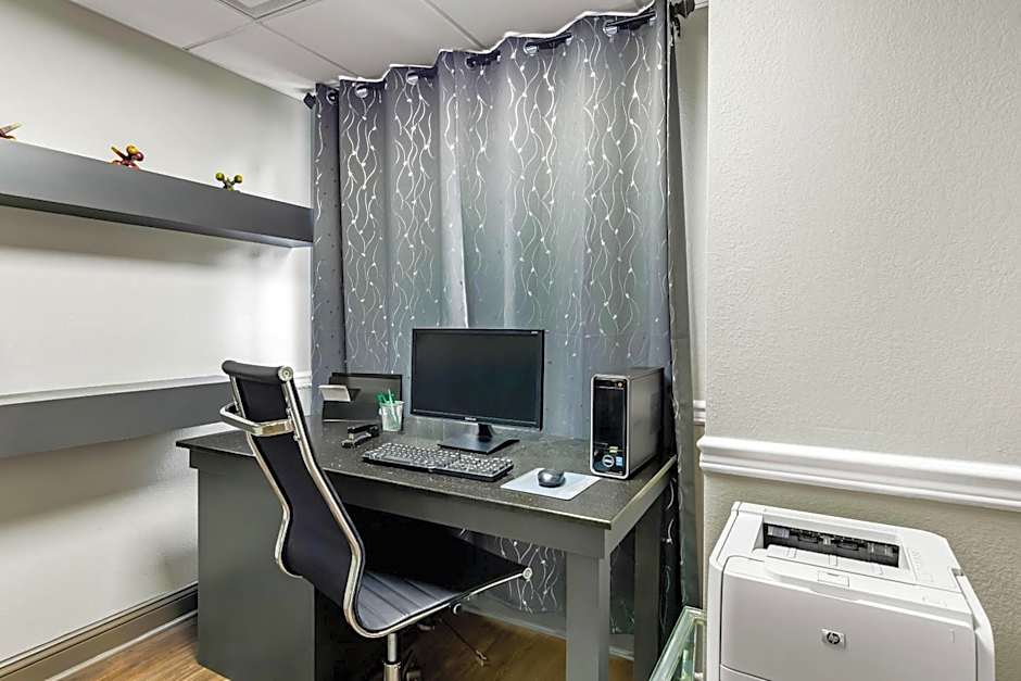 Quality Inn & Suites I-81 Exit 7