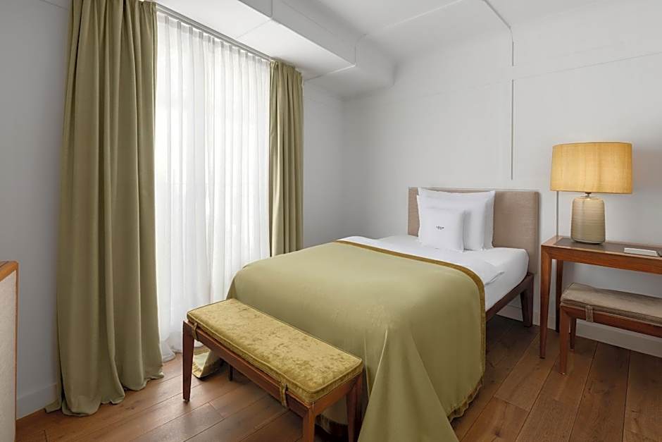 Louis Hotel