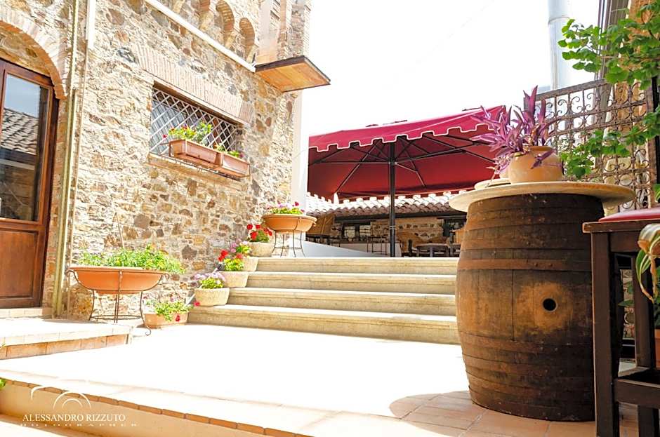 Residenza L'Antico Borgo Hotel