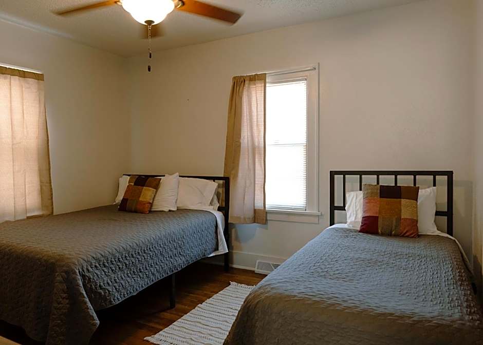 East Side Motel & Cabins