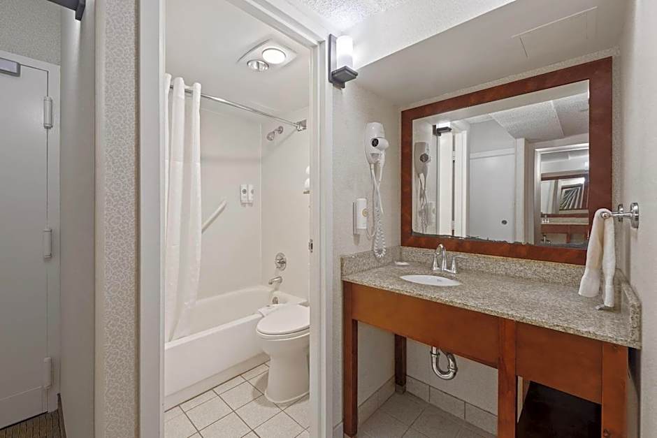 Comfort Inn By The Bay