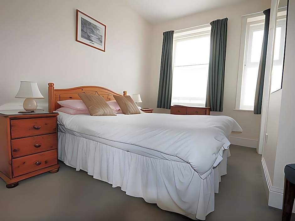 OYO Marine Parade Hotel, Eastbourne Pier