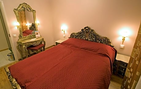 Mango Hotel