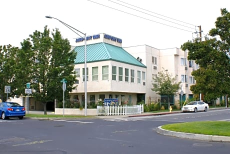 Airport Inn