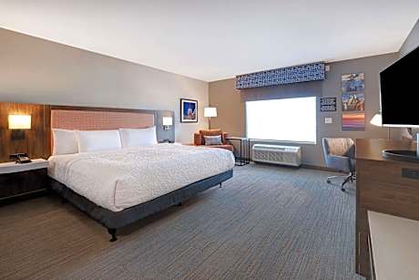 King Accessible Room W/ Roll-In Shower Ns