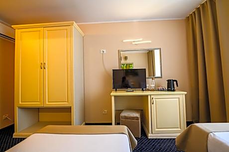 Twin Room 3*