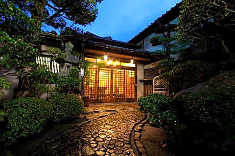 Ryokan Sennari (13 years or older)