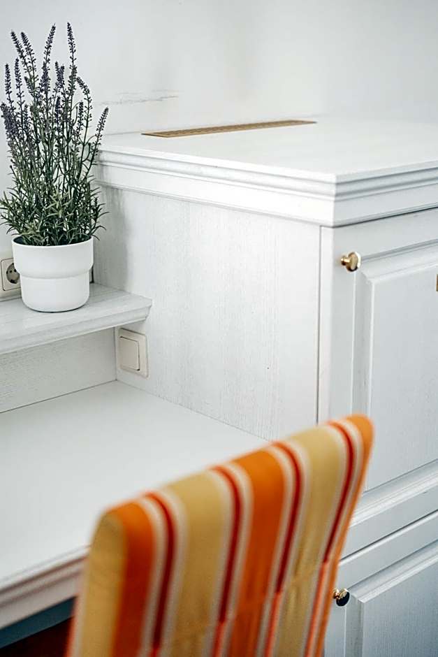 Self-Check-In Hotel Adlon