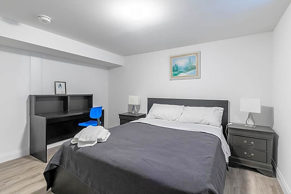 Beautiful renovated home 3 mins drive to Fall