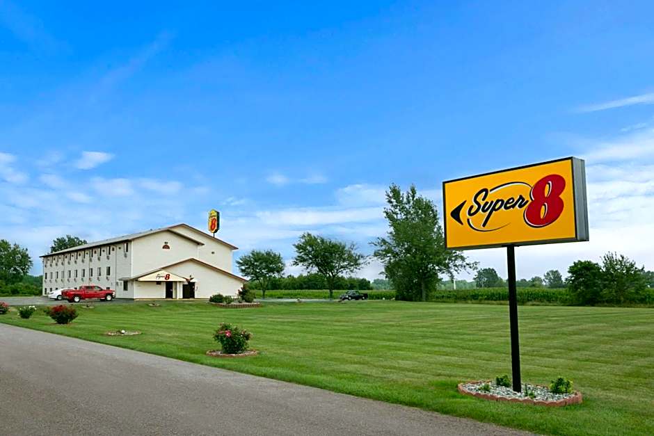 Photo 1 of 43 of Super 8 by Wyndham Saginaw