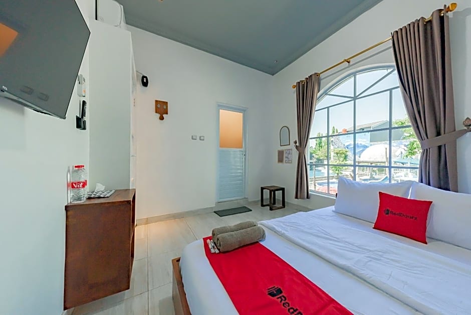 RedDoorz @ Niagara Waterpark