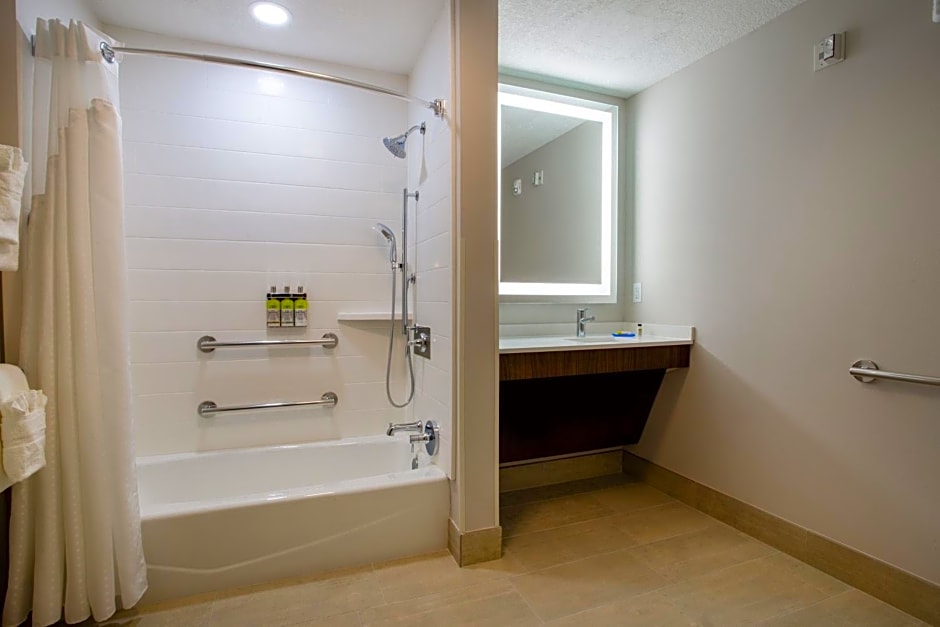 Holiday Inn Express & Suites - Deland South by IHG