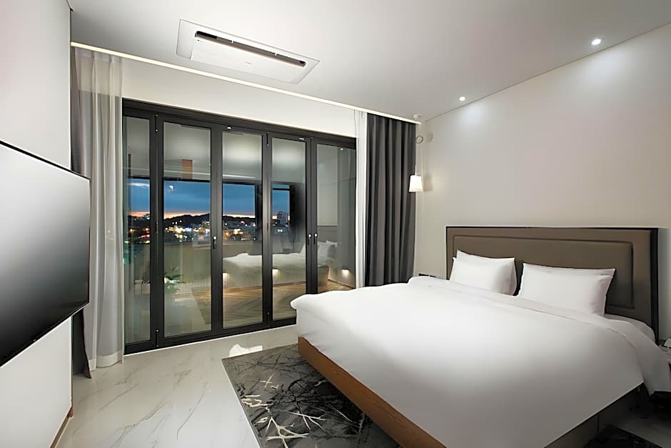 N Bridge Hotel