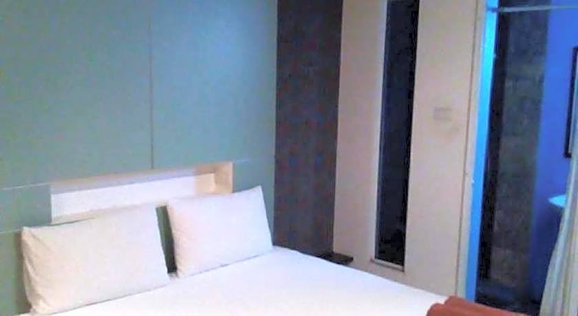 Bearing 26 Hotel