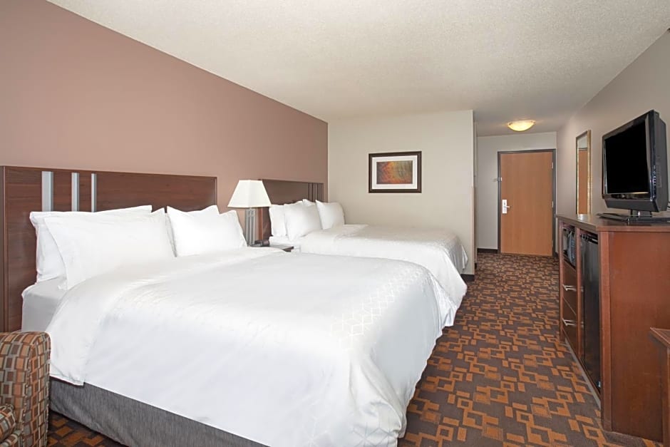 Holiday Inn Express Suites Yankton Hotel