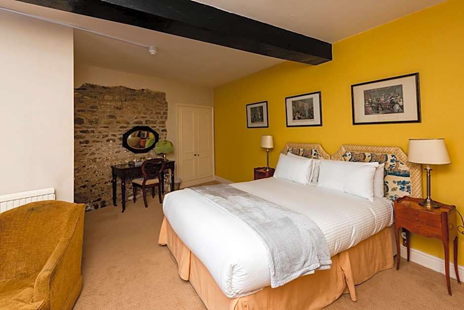 Brook Whipper-In Hotel