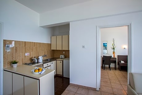 Family Apartment (2 Adults + 2 Children)