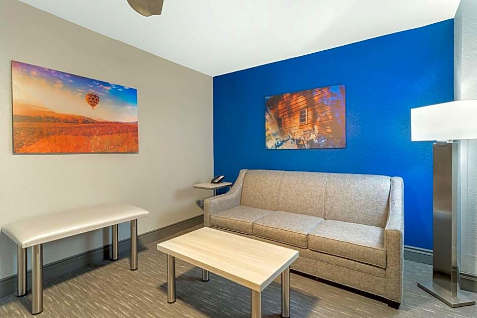 Best Western Plus Cleveland Inn & Suites