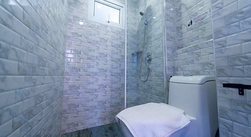 Spark Hotel - MRT Queen Sirikit