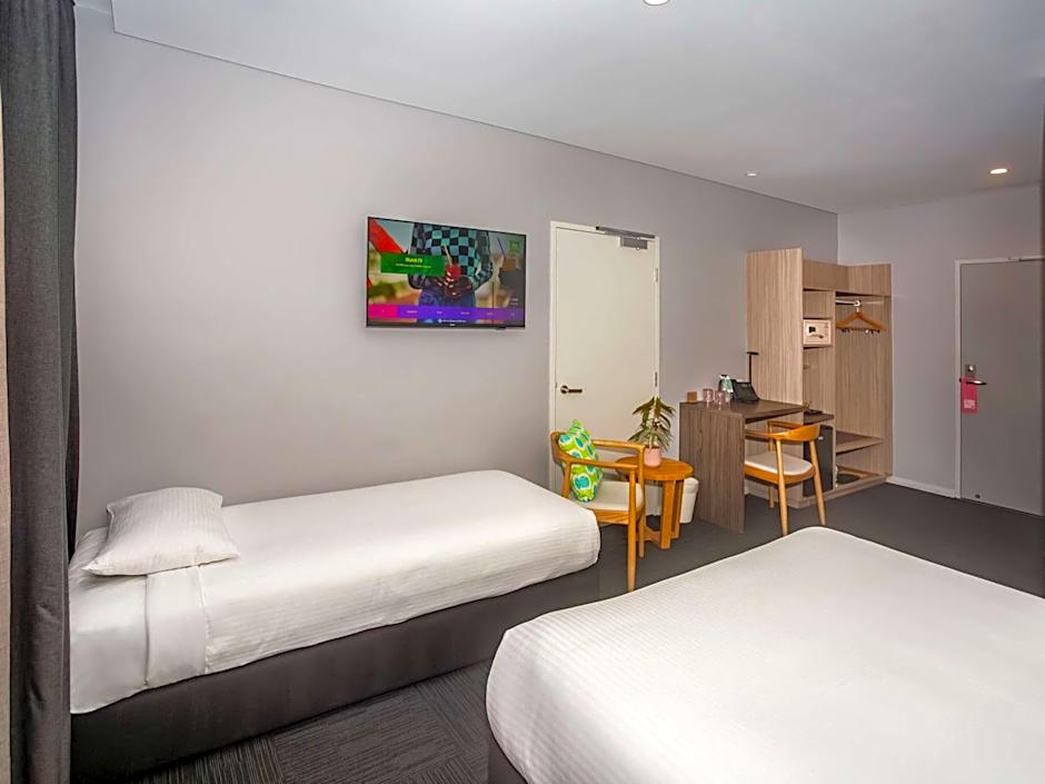 Ibis Styles The Entrance
