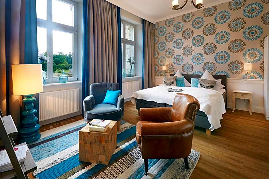 Schloss Kaarz mit Park