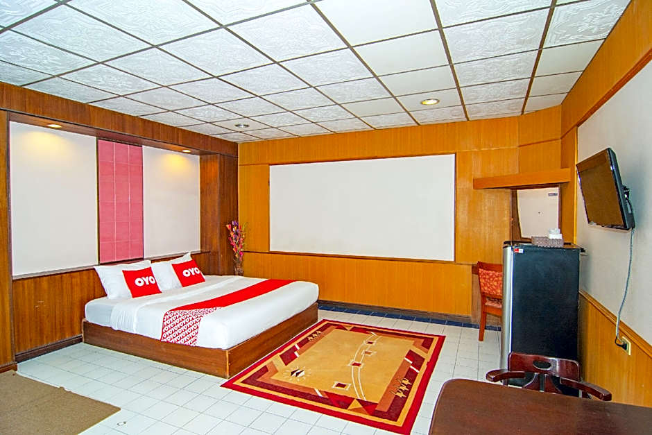 OYO 534 Phasuk Hotel