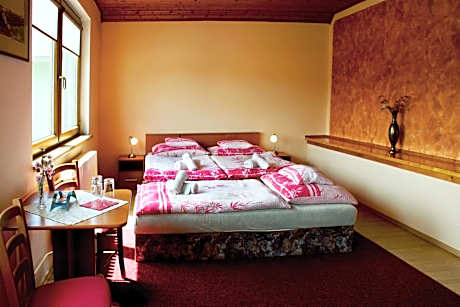 Comfort Triple Room with Bath #6