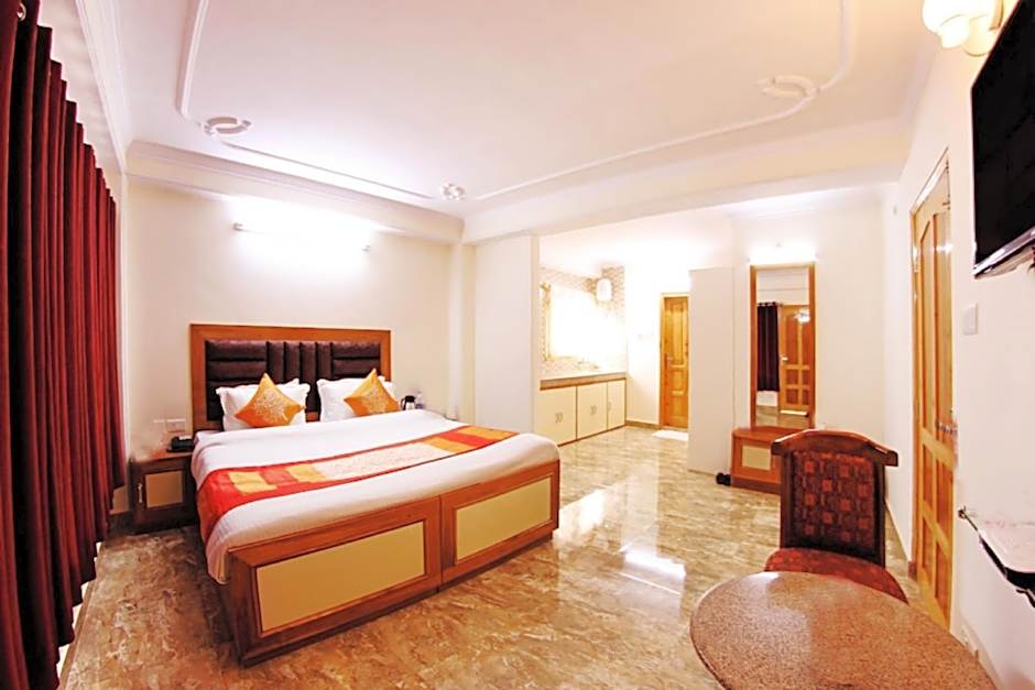 Goroomgo Kalra Regency Shimla Near Mall Road