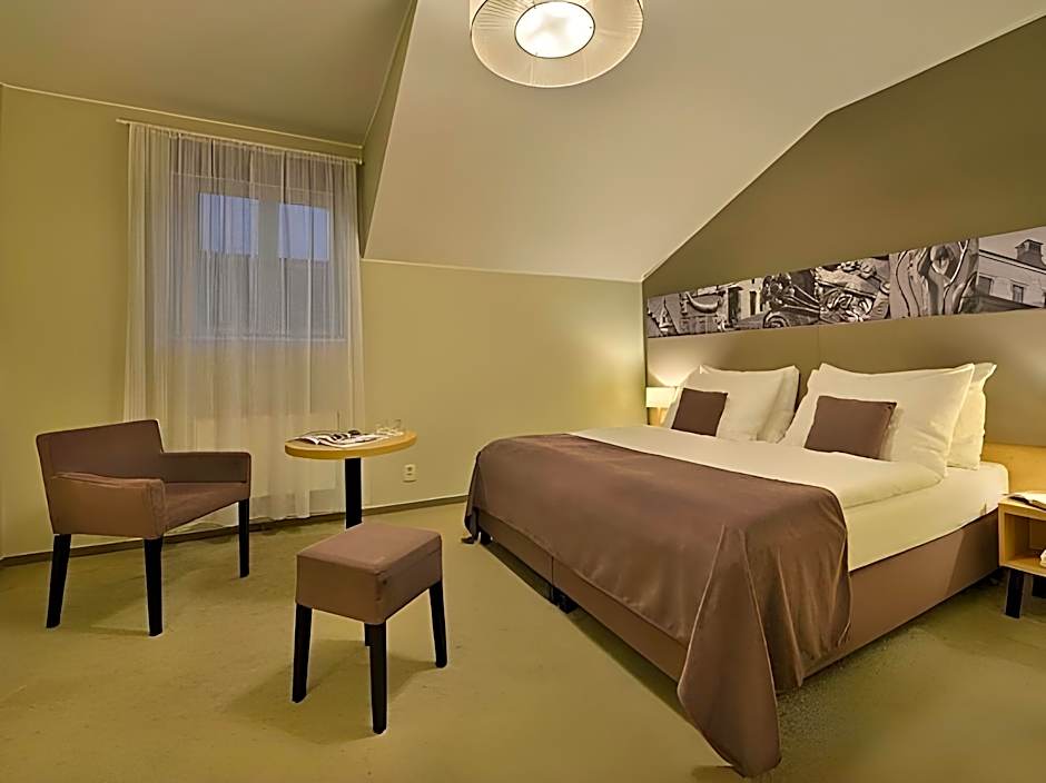 Three Crowns Hotel