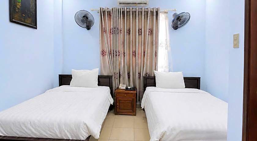 Y Linh Hotel