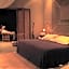 Tingala Lodge - Bed in the Bush