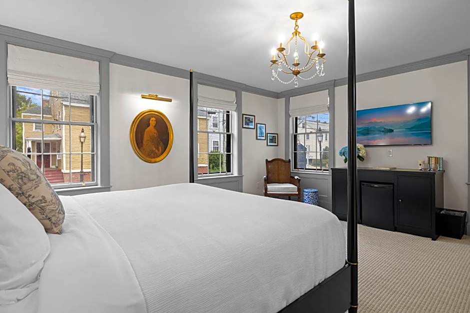 The Davenport Inn