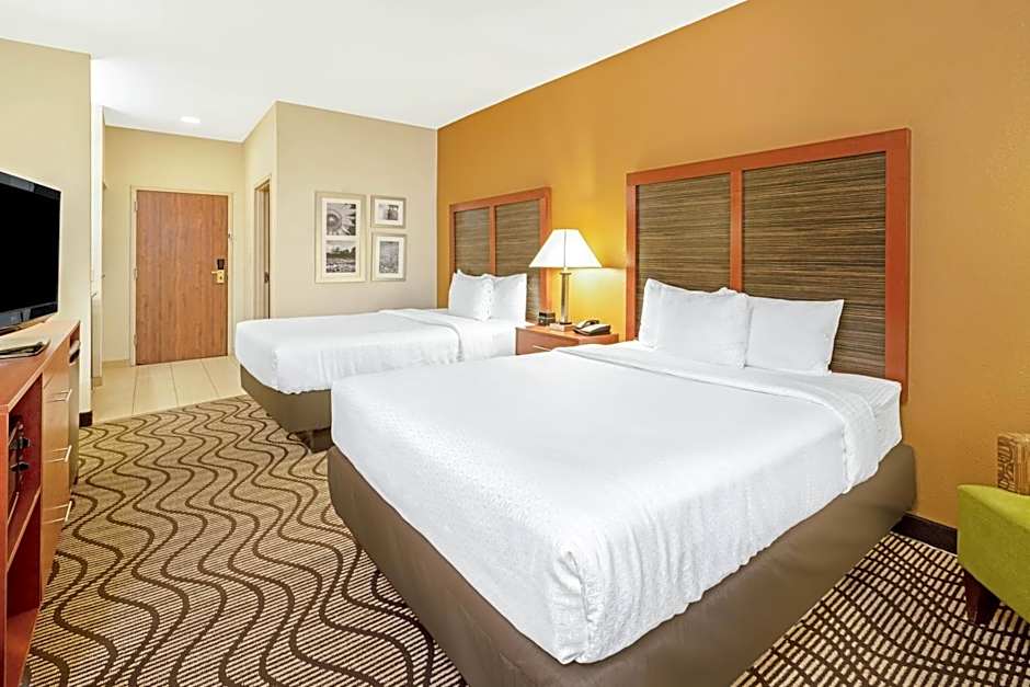La Quinta Inn & Suites by Wyndham Midwest City - Tinker AFB