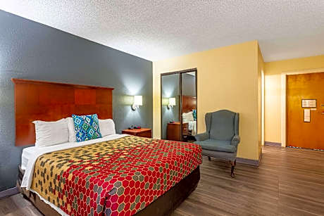 1 Queen Bed, Smoking