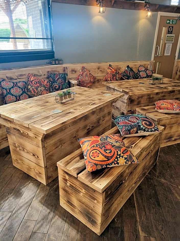 Black Bull Retreat, Barmston with Private Hot Tubs