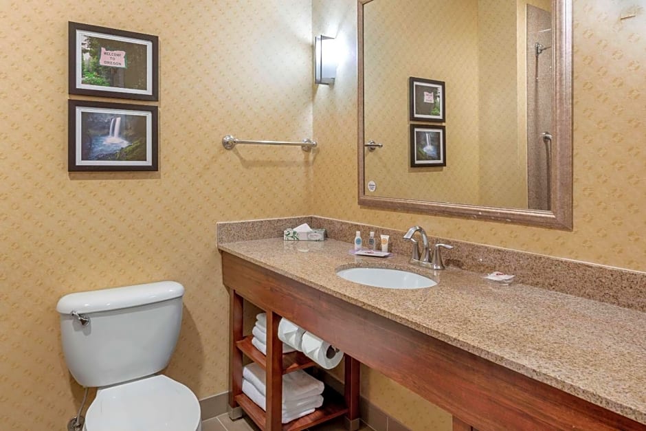 Comfort Suites Eugene