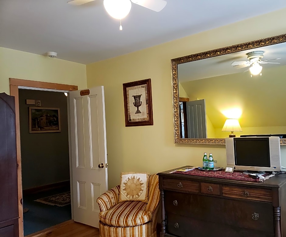Highland Lake Inn